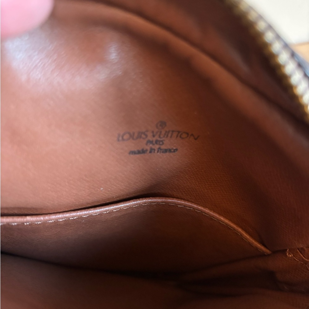 Authentic Louis Vuitton monogram crossbody bag - Picture 8 of 9